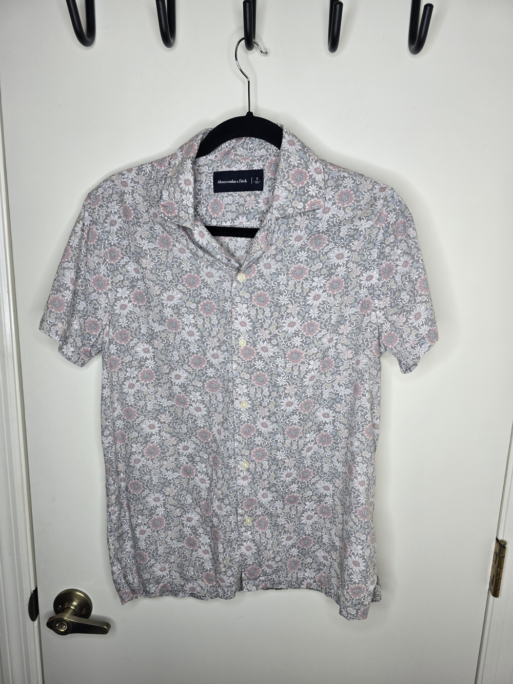 Abercrombie & Fitch White and Pink Floral Short Sleeve Button-Down Shirt